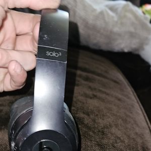 Wireless Bluetooth headphones